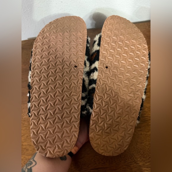 Secret treasures fuzzy leopard print slip on slides sandals slippers new size 9 - Picture 9 of 10